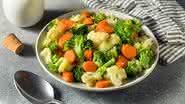 Salada de brócolis e couve-flor - Shutterstock