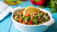 Salada de feijão-fradinho (Imagem: Esin Deniz | Shutterstock)