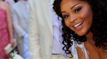 O vestido de noiva da atriz foi avaliado em R$ 12 mil. - Foto Reprodução Instagram
