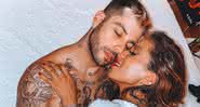 Anitta e Gui Araújo fazem desenho de coração no corpo e fãs especulam ser tatuagem - Instagram