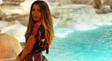 Na Itália, Anitta recebe massagem modeladora - Instagram