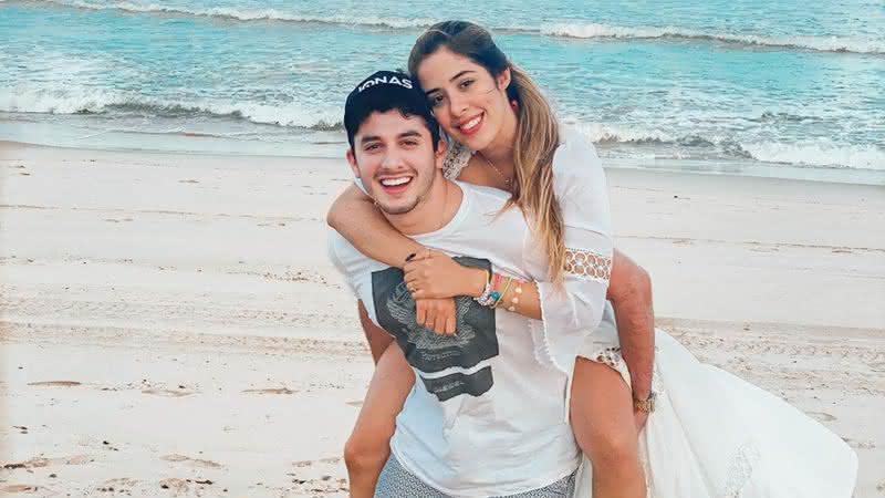 Jonas Esticado fecha cinema e pede namorada em casamento - Reprodução/ Instagram