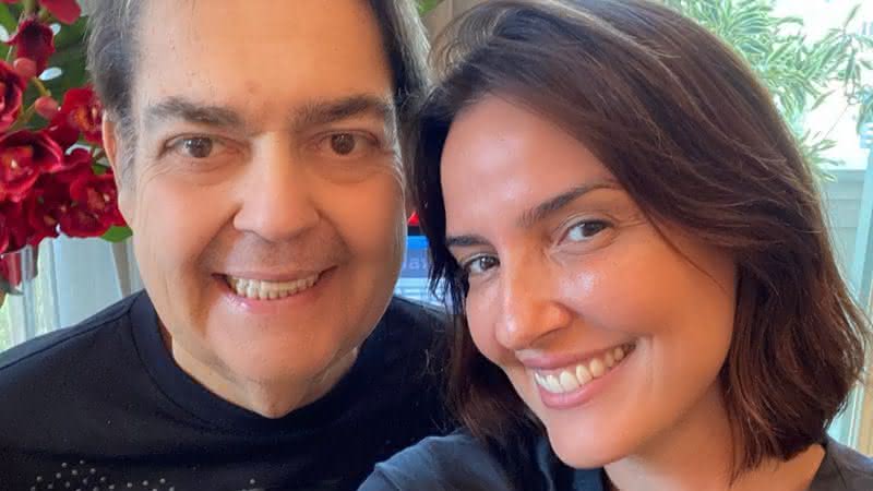 Luciana Cardoso, esposa de Faustão, surge com o apresentador após rumores de internação: "Em casa" - Reprodução/ Instagram