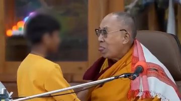 Dalai Lama se pronuncia após pedir que criança chupasse sua língua - YouTube