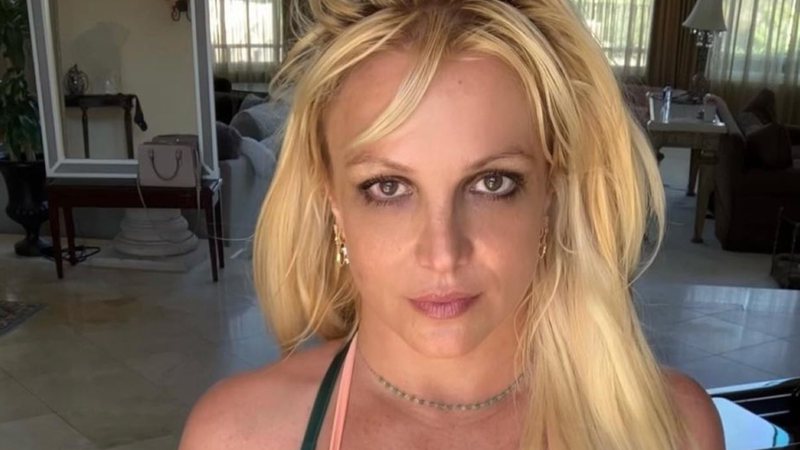 Britney Spears dispensa roupas e posa completamente nua na praia - Instagram