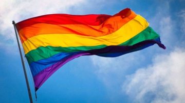 Pela primeira vez, bandeira LGBTQIAPN+ é erguida em Gaza - Instagram
