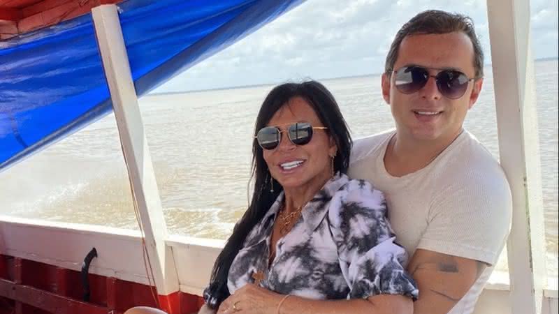 Ao lado do marido, Gretchen exibe corpão em clique de biquíni na praia - Instagram