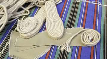 Conheça a nova tendência de sapato gladiadora feita com cordas - Freepik