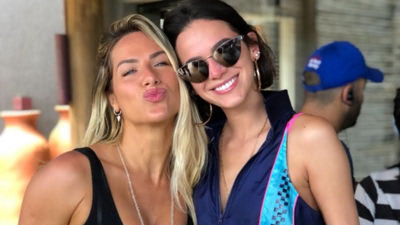 Bruna Marquezine e Giovanna Ewbank ostentam curvas maravilhosas de biquíni estampado - Instagram