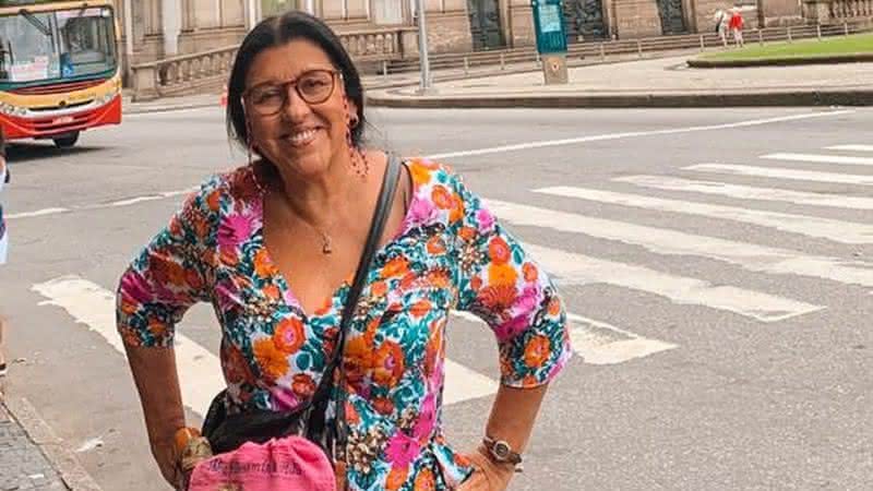 Rodeada de criança, Regina Casé relembra viagem e lamenta quarentena - Instagram
