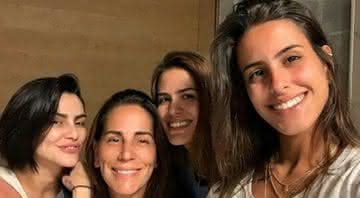 Gloria Pires posa com filha mais nova - Instagram