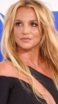 Na praia, Britney Spearsa posa nua