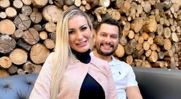 Andressa Urach usa colar com o nome do esposo avaliado em R$ 20 mil na final do Miss Bumbum - Instagram