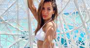 De biquíni, Anitta dá show com rebolado sensual e quase mostra demais - Instagram