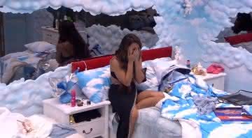 Rafa se isola e chora durante festa - TV Globo