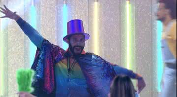 Gilberto decide se montar de drag queen para próxima festa - Reprodução/ Globo
