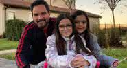 Luciano Camargo aparece em clique divertido ao lado das filhas e reflete sobre seu aniversário - Instagram