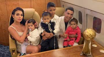 Cristiano Ronaldo posa ao lado da filha e encanta - Instagram