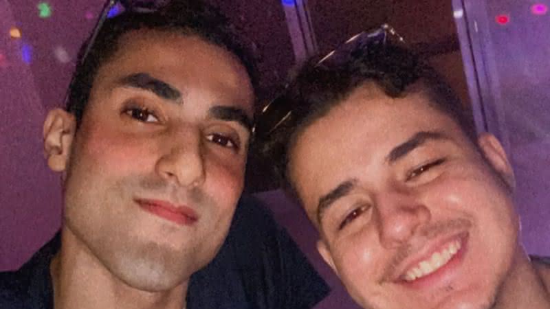 Douglas Souza e o namorado são vítimas de homofobia em aeroporto europeu - Instagram