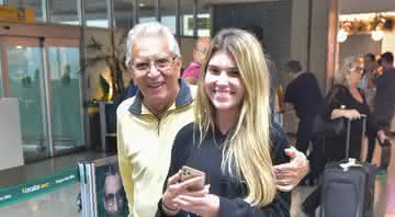 Carlos Alberto de Nóbrega busca filha no Aeroporto e se emociona - Instagram