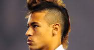 Fotos de Neymar de moicano "invadem" redes sociais e jogador participa da brincadeira - Reprodução/ Twitter