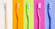 Compartilhar escova de dentes faz mal à saúde bucal - Freepik