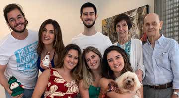Fátima Bernardes compartilha foto ao lado da família no Natal - Instagram
