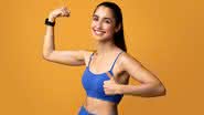 Alimentação saudável e atividade física estimulam o ganho de massa magra e o emagrecimento (Imagem: Prostock-studio | Shutterstock)