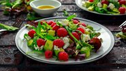 Salada de rúcula com framboesa (Imagem: DronG | Shutterstock)