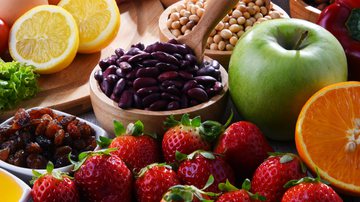 Alimentação equilibrada contribui com a saúde do corpo e da mente (Foto: photka | Shutterstock)