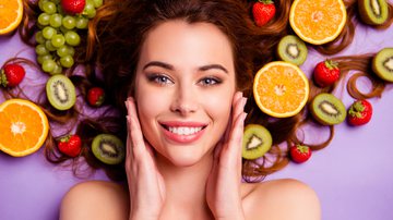 Uma dieta saudável contribui para a beleza da pele (Imagem: Roman Samborskyi | Shutterstock)