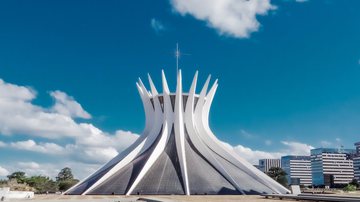 Brasília foi planejada do zero pelo urbanista Lúcio Costa, com orientação do renomado arquiteto Oscar Niemeyer (Imagem: Edson J Ferreira | Shutterstock)