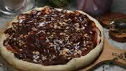 Pizza de chocolate com castanha e pimenta (Imagem: Shutterstock)