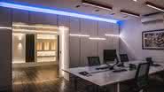 No escritório, use fitas de LED que possam ser embutidas nos armários  (Imagem: garynansome | Shutterstock)