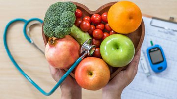 A reeducação alimentar é um estilo de vida que pode ser utilizado para manter, ganhar ou eliminar peso (Imagem: Chinnapong l Shutterstock)