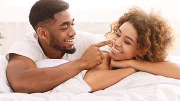 A boa comunicação contribui para levar o casal ao orgasmo (Imagem: Prostock-studio | ShutterStock)
