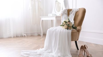 Ao alugar um vestido, a noiva tem acesso a uma ampla variedade de modelos (Imagem: New Africa | ShutterStock)