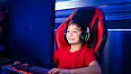 O vício em jogos pode ser prejudicial para a saúde mental e para o desenvolvimento infantil (Imagem: Aleksandar Malivuk | Shutterstock)