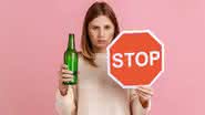 Álcool pode desencadear doenças mentais e físicas (Imagem: Khosro | Shutterstock)