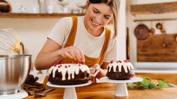 Venda de bolos requer cuidados para manter a qualidade do produto (Imagem: Dean Drobot | Shutterstock)