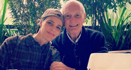 Fernanda ao lado do pai durante uma de suas visitas. - Instagram