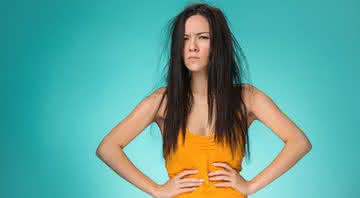 Dermatologista dá dicas de como lidar o cabelo nos dias úmidos - Freepik
