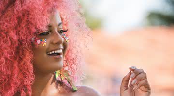 Confira 3 dicas de como se divertir muito no Carnaval sem prejudicar o cabelo - Getty Images