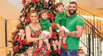 Gusttavo Lima encanta seguidores ao compartilhar clique natalino em família - Instagram