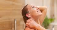 Shampoo sem espuma funciona? Médica explica o produto e quais seus benefícios - Freepik