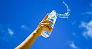 Como manter o corpo hidratado no verão - Freepik