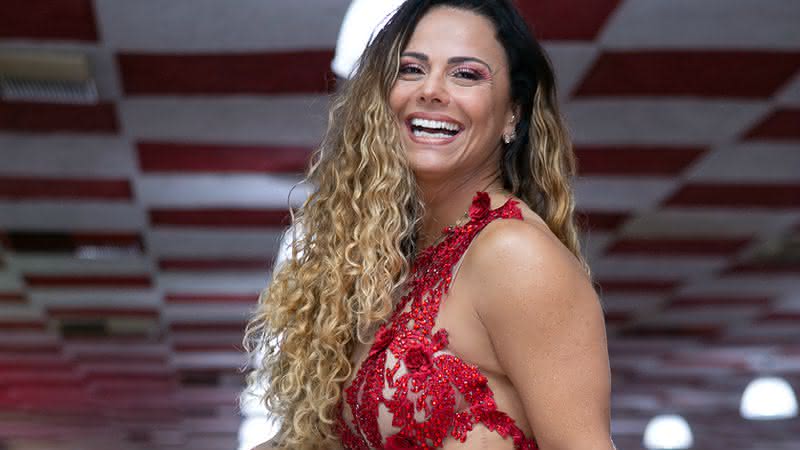 Viviane Araújo se diverte durante ensaio do Salgueiro - Alex Nunes/Divulgação