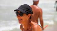 Fernanda Venturini se diverte na praia e deixa tanquinho definido à mostra - DANIEL DELMIRO/AGNEWS