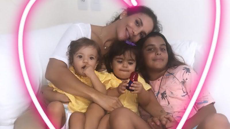 A cantora publicou uma foto linda ao lado das filhas Marina e Helena - Instagram