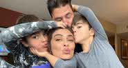Juliana Paes posa ao lado da família e encanta seguidores - Instagram